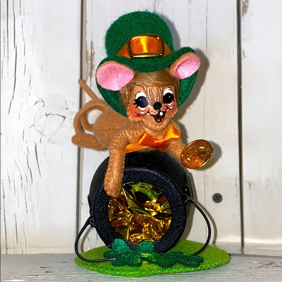 ☘️SALE☘️St.Patrick’s Day AnnaLee Pot Of Gold☘️